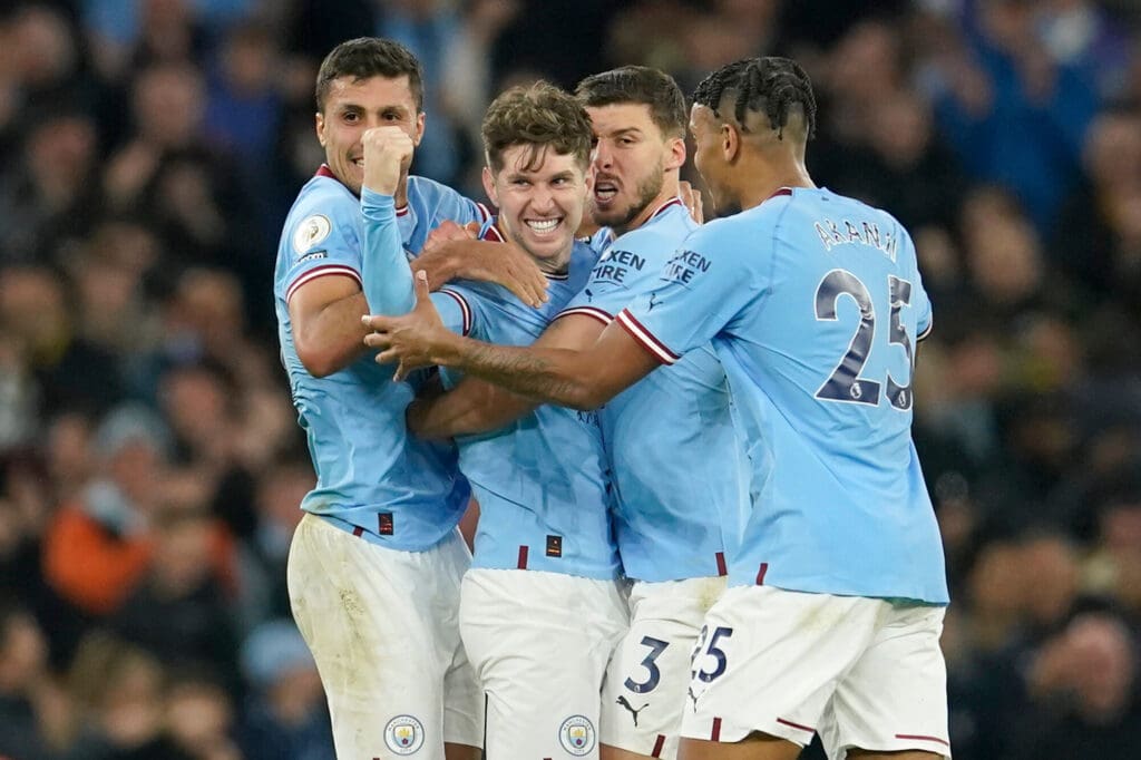 Manchester City Thumps Arsenal to Close on Premier League Title