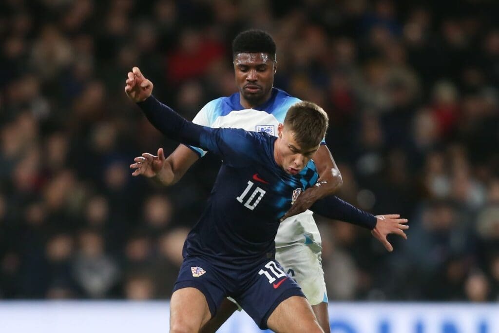 Bayern Munich youngster Gabriel Vidović changes his agent ahead of a possible move in the summer