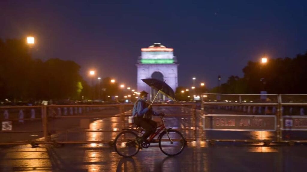 Delhi Likely To Get Relief From Heatwave; IMD Predicts Light Rain, Thunderstorm Today | Forecast