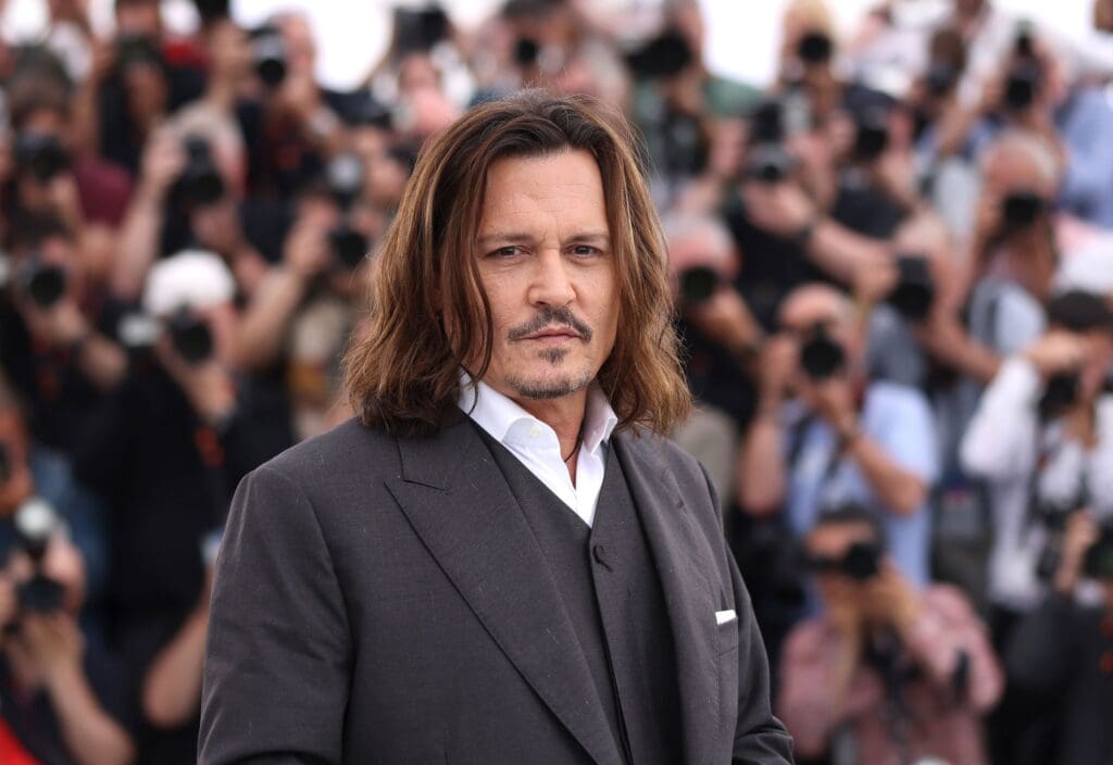 Johnny Depp’s movie receives 7-minute standing ovation at Cannes Johnny Depp’s movie receives 7-minute standing ovation at Cannes
