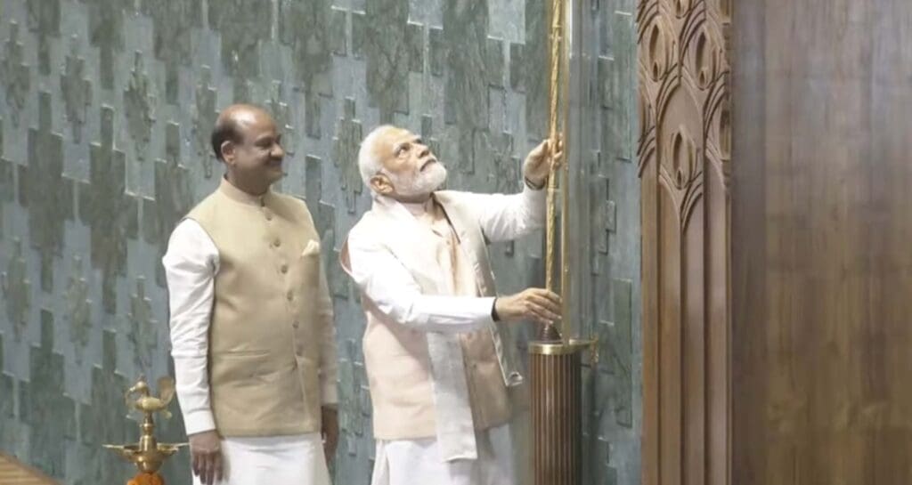 PM Modi installs ‘Sengol’ in Lok Sabha, inaugurates new Parliament building: Key points PM Modi installs 'Sengol' in Lok Sabha, inaugurates new Parliament building: Key points