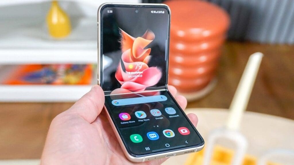 Samsung Galaxy Z Flip 3 available for Rs 16,750 at LOWEST price ever on Flipkart sale Samsung Galaxy Z Flip 3 available for Rs 16,750 at LOWEST price ever on Flipkart sale
