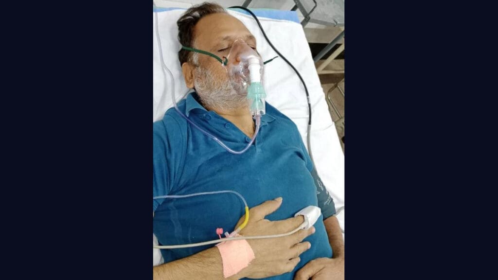 Satyendar Jain falls in Delhi’s Tihar jail, shifted to ICU, put on oxygen support Satyendar Jain falls in Delhi's Tihar jail, shifted to ICU, put on oxygen support