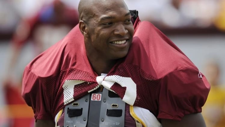 Chris Samuels Bio, Age, Height, Income, Net Worth