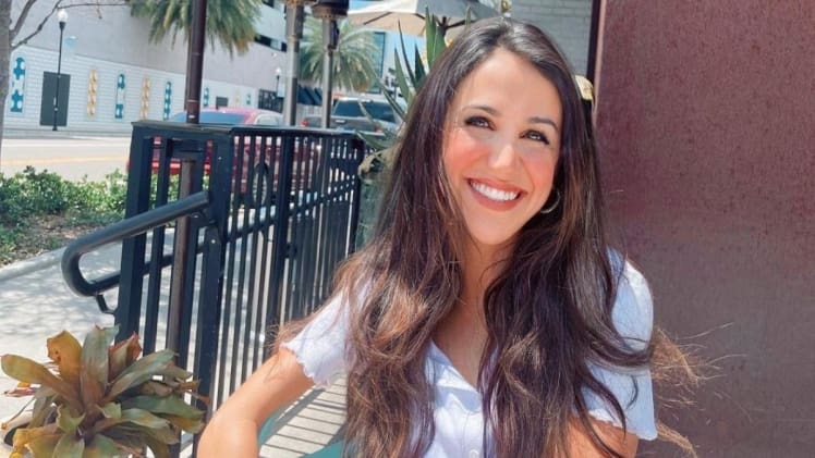 Kat Stickler Bio, Age, Height, Income, Net Worth
