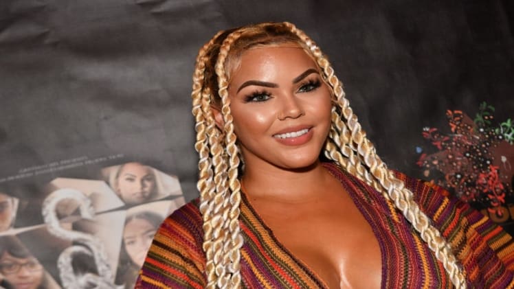 B Simone Bio, Age, Height, Income, Net Worth