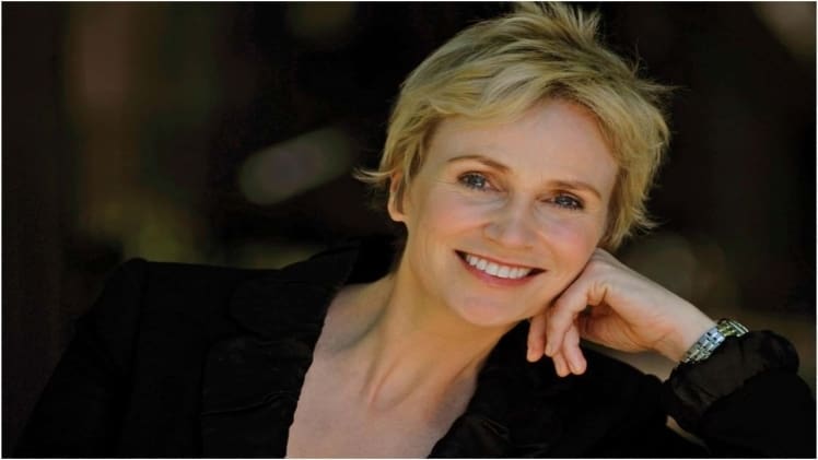 Jane Lynch Bio, Age, Height, Income, Net Worth