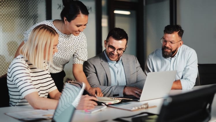 How Employee Directory Boosts Hybrid Teamwork