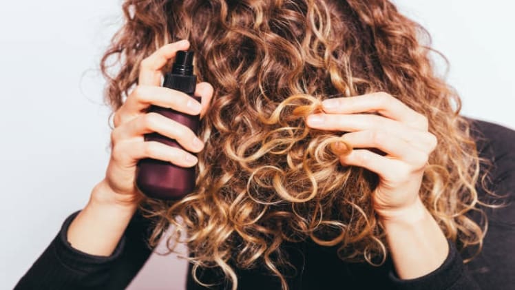 Smoothing and Nourishing Hair with Bergamot and Essential Peppermint Oils