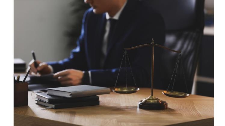 Steps To Become A Lawyer: A Comprehensive Guide